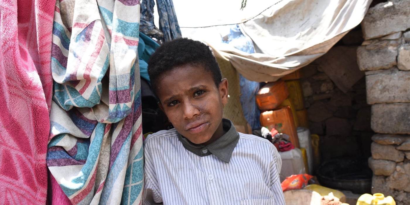 Muhannad (10) became sick with cholera before the family was forcibly displaced from their home town of Taizz 8 months ago. His mother Fahria said that Muhannad was so ill he was about to die. “I was so sick that I couldn’t even move because of the massive stomach pain,” Muhanad said.
Photo: Becky Bakr Abdulla/NRC, 30 August 2018