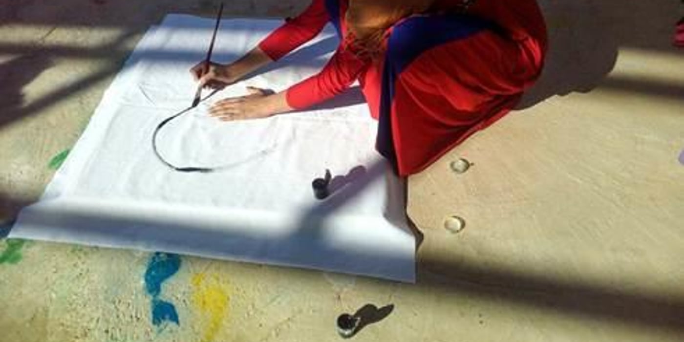 Aliya* paints at the women and girls protection centre in Debaga camp for internally displaced people, in northern Iraq. (Photo: UNOCHA/Sylvia Rognvik)