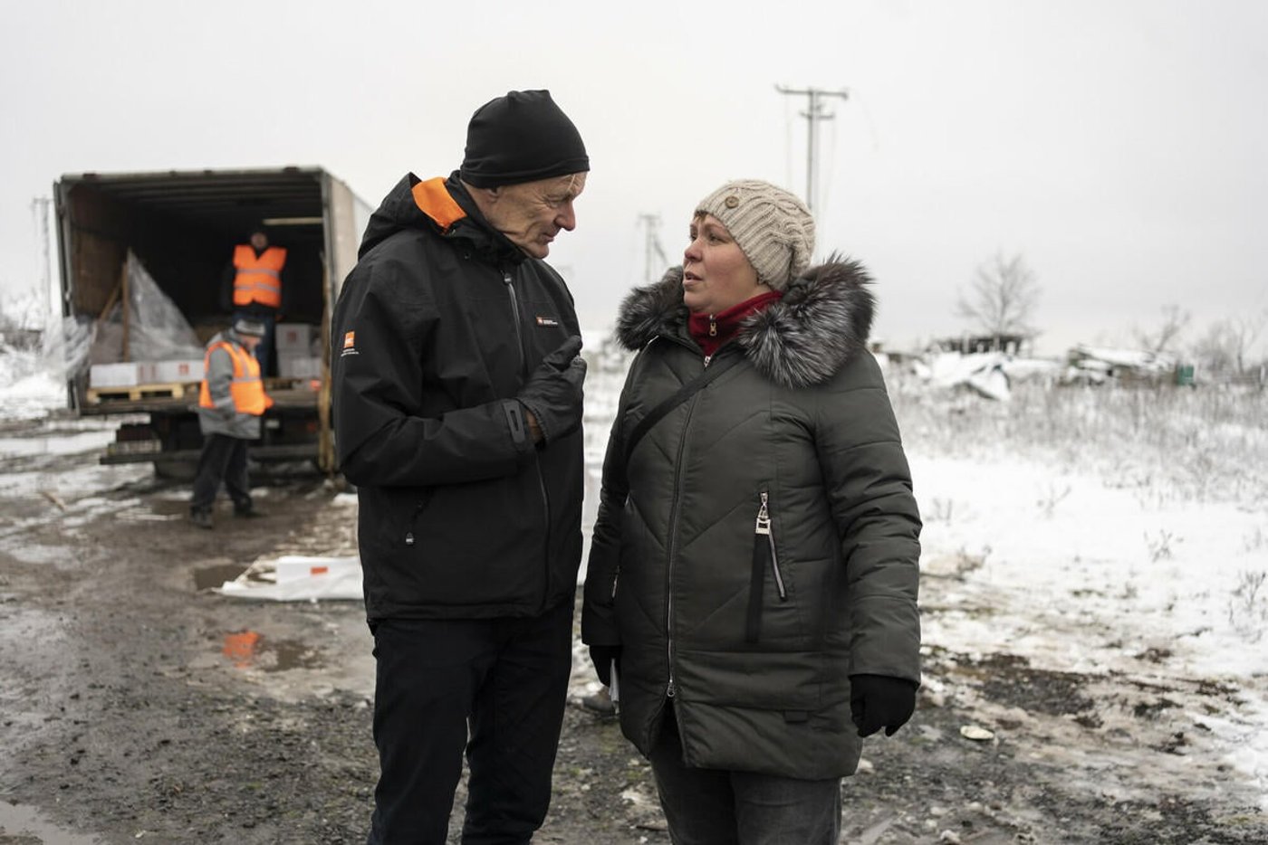 NRC Secretary General Jan Egeland meets with Lubov, who is in her early fifties. She lives in Hrakove, North East Ukraine, and spent 5 months under Russian control.
