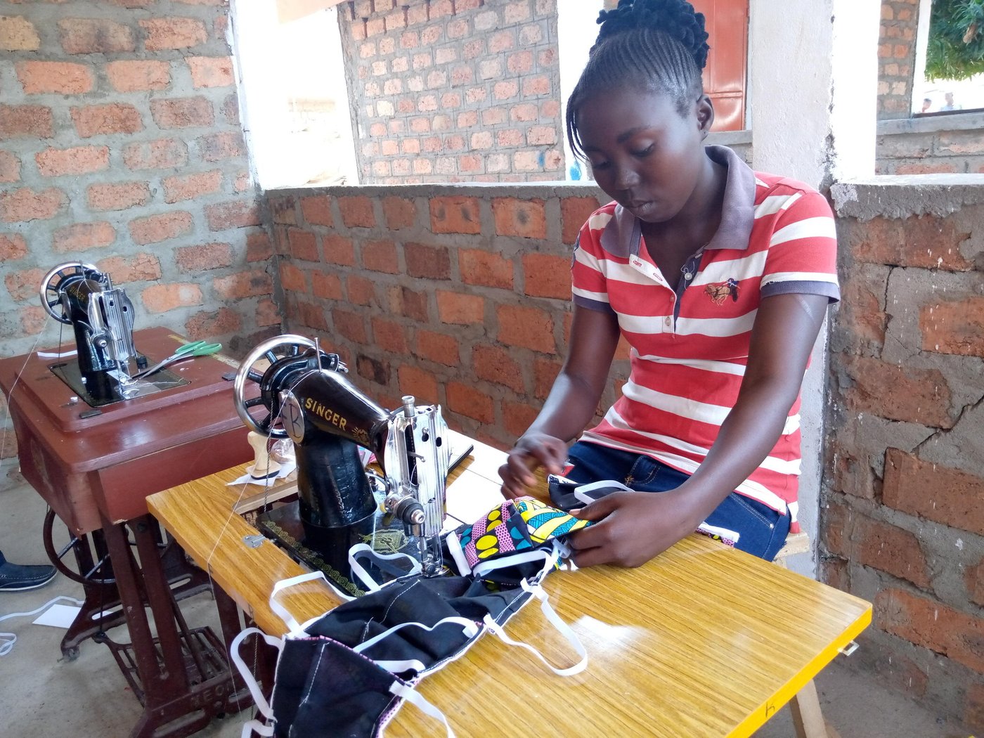 Today, Esther's perseverance and work with her shop manager is bearing fruit. She makes about 50 protective masks a day and each mask earns her XAF 500: "People come to buy the masks directly from our workshop. Sometimes, we even receive orders from some humanitarian organizations, who ask us to provide them with masks that meet health standards for distribution to vulnerable people in the Kaga Bandoro locality," explains Esther Tabitha
Photo: NRC