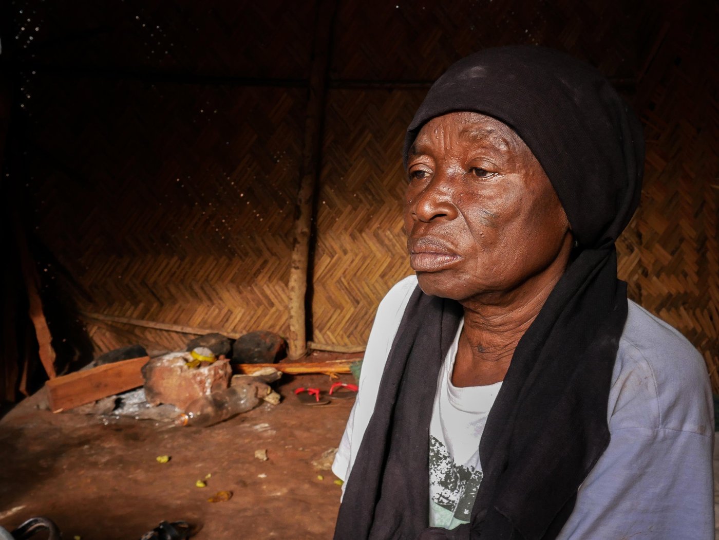 Khaltouma has been displaced since 2014 after fleeing an attack against her village. She took refuge in Philippe’s house. Khaltouma had nowhere to go and has not heard from her children for the past 4 years. Upon his return, Philippe let her stay with his family and she now lives with them.
Credit: Hajer Naili/ NRC