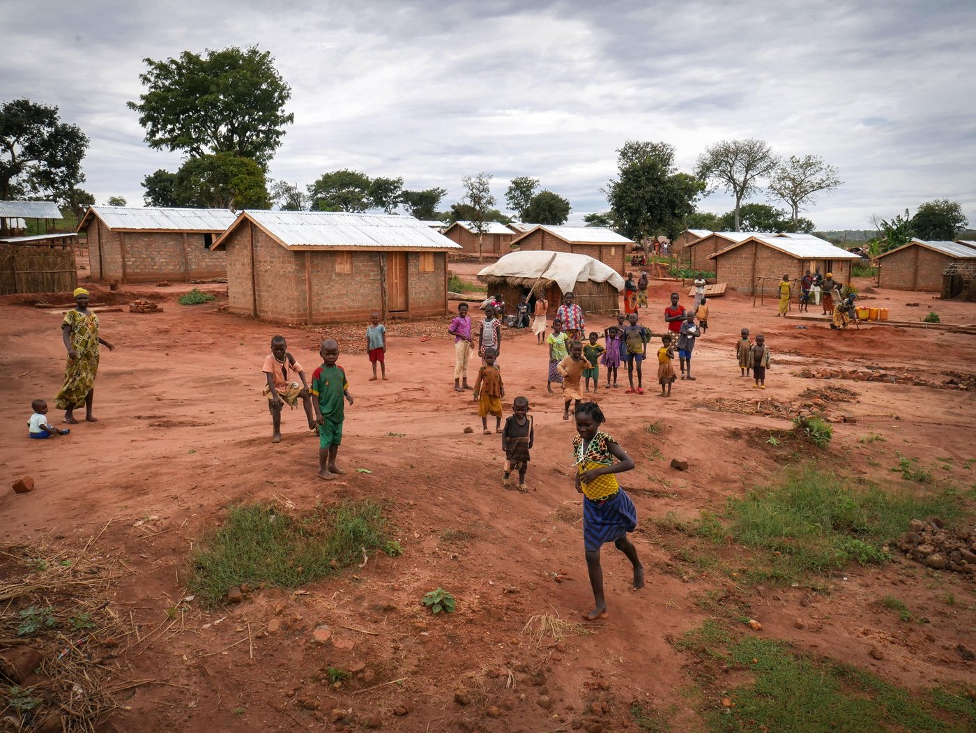 Displaced by violence, hundred of families are living on the PK5 site, Carnot, CAR, where houses have built so they have a place to call home. Credit: Hajer Naili/NRC