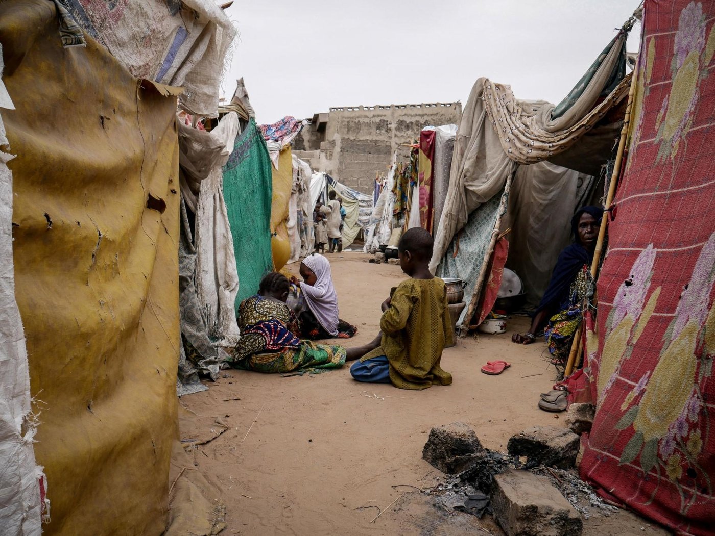 In this informal camp located in Maiduguri, Northeast Nigeria, nearly 2000 people live in tiny makeshift shelters made up of plastic and bed sheets. Their living conditions are from meeting minimum standards required in humanitarian contexts, however they have nowhere else after fleeing attacks and threats from armed groups in their hometowns. None of the children in this camp attend school. Credit: Hajer Naili/NRC