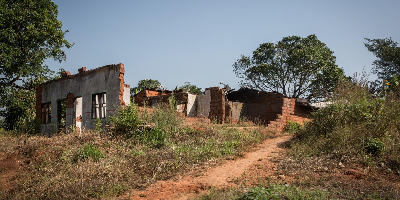 The road leading from the small airport outside Bamenda and into the city has been the site for intense fighting and the area is now mostly abandoned. Burned and destroyed houses and cars are everywhere to be seen here in Mankon village.
The unrest in the English speaking North West province, together with the South West province, has led to the displacement of 700 000 people, and over 250 villages have been burned down and fully or partially deserted.
Photo: Ingebjørg Kårstad/NRC