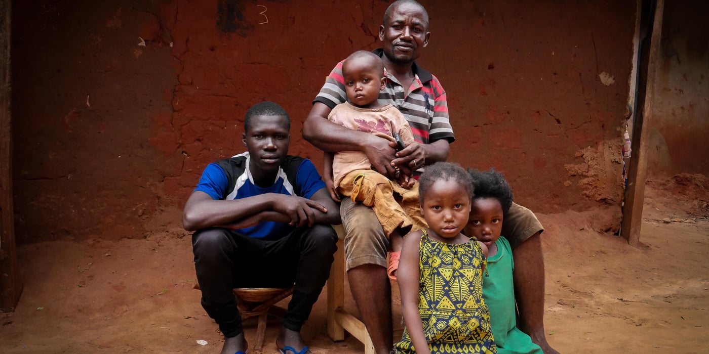 When Philippe had returned with his family to his home in Berberati, western Central African Republic, he found it occupied by Khaltouma and Mamatsouk who had also been displaced by violence. There are now 15 people living in the same house. Refugees and internally displaced persons who fled attacks of armed groups in 2014 are now slowly returning to Berberati. Some return to find to their homes occupied. Through dialogue and mediation facilitated by NRC, some returnees regain access to their home but solutions should also be found to the secondary occupants who accept to vacate the home. In some cases, the owner will allow the secondary occupants to stay as Philippe did with Khaltouma and Mamatsouk.
Credit: Hajer Naili/ NRC