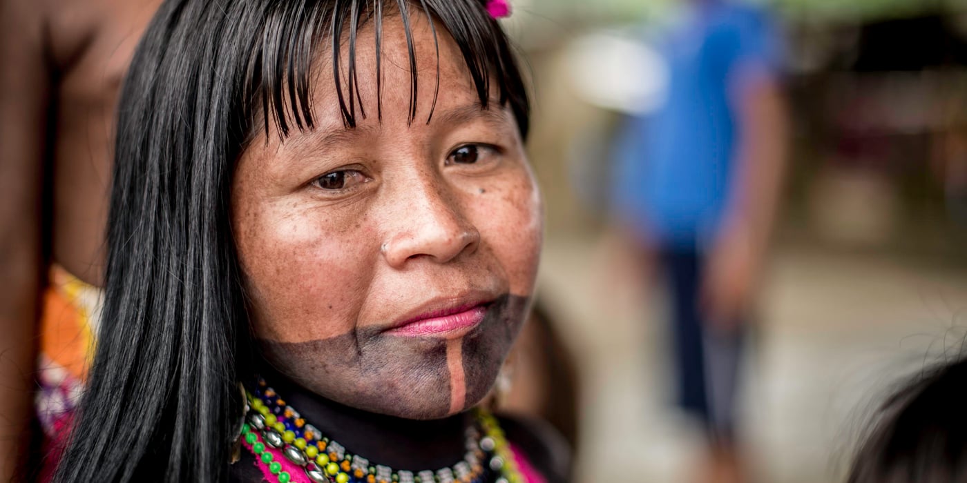 In October 2017, more than 1,0000 people fled to the village of Catrú in Colombia's Chocó region.
"They came because they feared that more people would be killed," says one of the community leaders in Catrú, home to the indigenous Embera people.
The Pacific region, particularly Chocó, has become a battleground for clashes between the National Liberation Army (ELN) and another armed group. Indigenous and Afro-Colombian communities have been disproportionally affected. Seven out of ten people displaced this year come from these communities.
In many areas previously controlled by FARC, armed conflict is still ongoing. In some areas, the fighting has increased since FARC laid down their weapons, as armed groups are attempting to take control over strategic areas, natural resources and important drug routes. In many places, paramilitary groups have moved in, causing increased fear among the population. Violence has increased throughout the country, as has the number of local leaders being murdered.
The Norwegian Refugee Council (NRC) has been present in Colombia since 1991. In Chocó, we inform indigenous groups about their rights and provide legal aid in questions relating to land rights and compensation after having been forced to flee. In Catrú we help make sure that children get to go to school, and provide clean water to the community.
Photo: Ana Karina Delgado Diaz/NRC