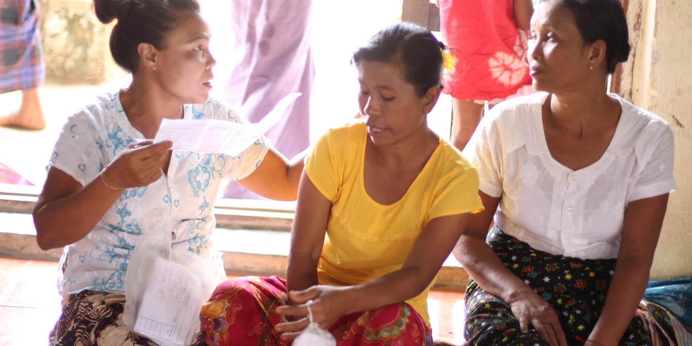 Women in an NRC One Stop Service in Alel Sa Khan (Tanintharyi Region). Photo: Jose Arraiza / NRC