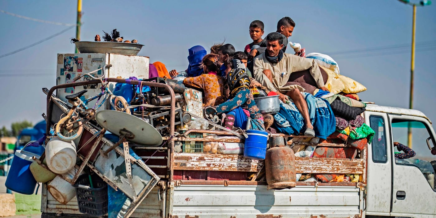 SYRIA: Civilians fleeing Turkish bombardment on the northeastern towns along the Turkish border. Photo: Delil SOULEIMAN / AFP / NTB Scanpix.