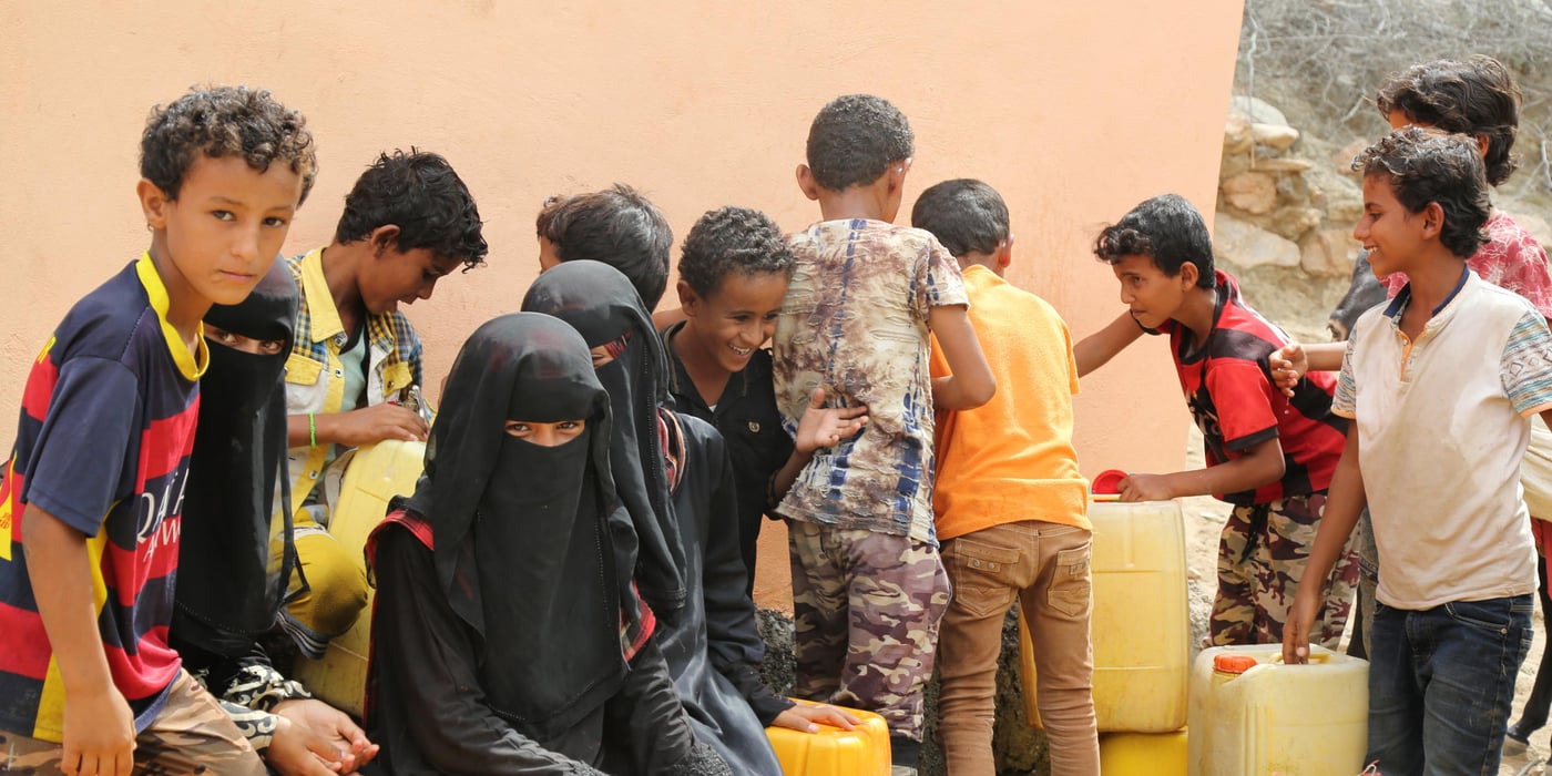With funding from SDC, NRC rehabilitated seven wells in the village of Habeel Jabr in Yafe’e, Lahj. The village is located in a very remote and hard-to-reach area, a one-hour drive from the nearest main road and 30 minutes from the closest market in tough terrain. 500 households, or more than 3,400 people, benefited from the improvements.
Photo: Nuha Mohammed
