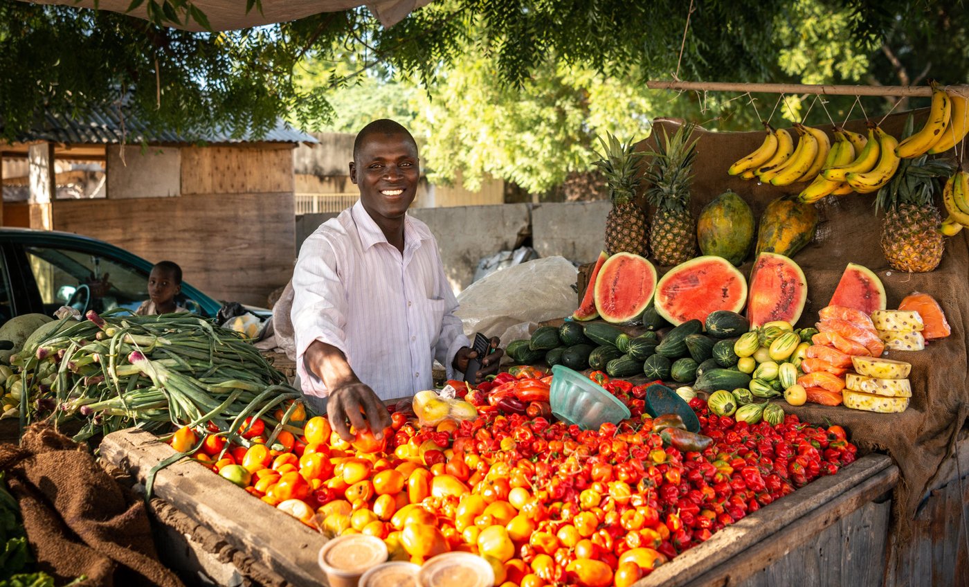 Fruit salesman, Babagana Malam Idrissa (35),  in Maiduguri, Nigeria. 2018
Photo: Beate Simarud/NRC