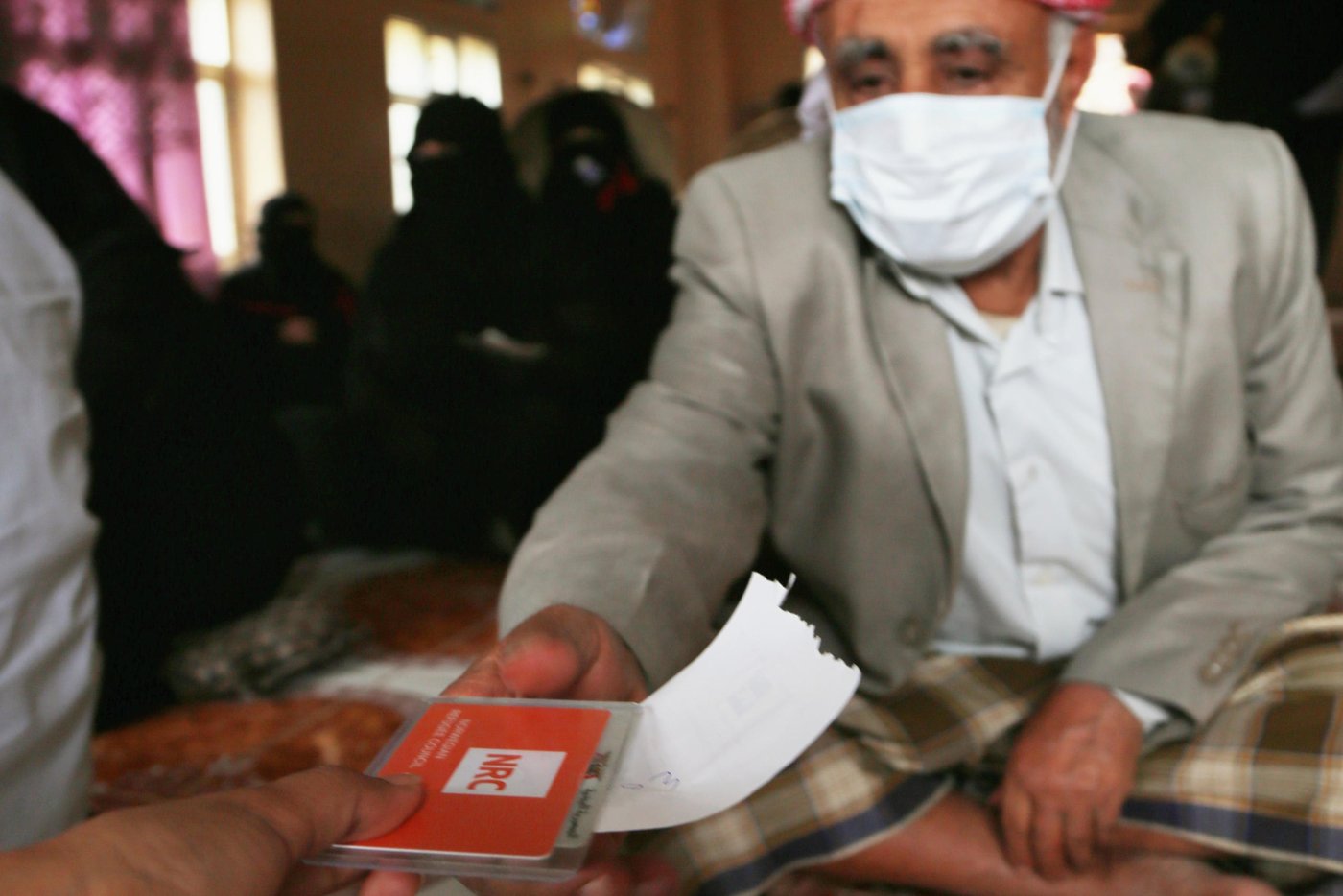 Mohammed Abdu Al-Faqeeh,70, is an old man in Taiz' Al-Mawaset district. He is the breadwinner of his family. He is one of the beneficiaries of the cash transfers for food and livelihood. NRC is targeting 2689 households in the district under the support of UKaid with YR45,000 per month for nine months.
Photo: Khalid Al-Banna/NRC