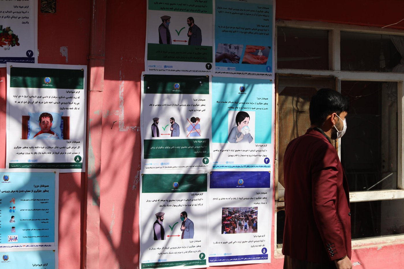 Inside NRC camp management center in the outskirts of Kabul city, our staff provides masks to visitors from the camp and also guide them on prevention measures and train them how can they reduce any potential risk of infection to them and their family.
NRC Camp Management is working in 20 settlements consist of 4000 households and 35000 individuals, out of 52 informal settlements in Kabul. Photo: Enayatullah Azad / NRC