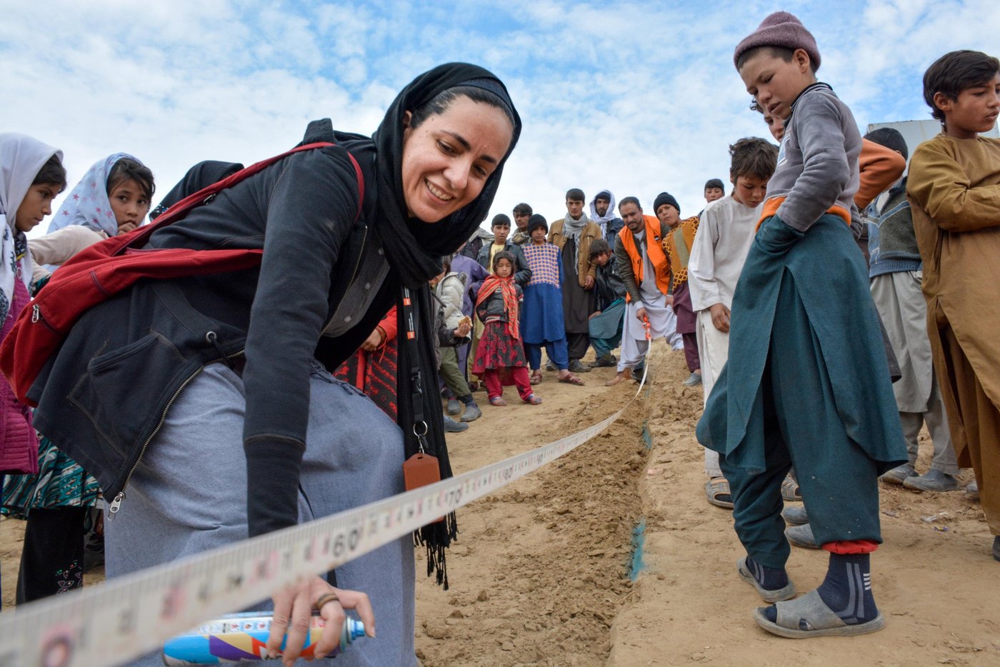 NRC shelter advisor, Miriam Lopez, and team are on site busy demarcating the new location for the IDPs in Feristan2 settlement. The team assessed the suitability of the site for the IDPs and were just also creating more space for each family to have their tent home based on the agreed global criteria. Since many families use fire wood and another flammable material to keep themselves warm during the winter the team is also trying to create more space between the tents to prevent them from burning. Photo: NRC/Enayatullah Azad