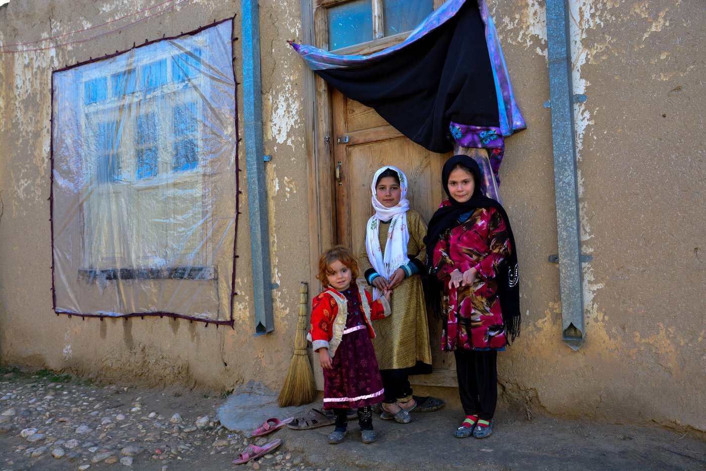 From left to right: Hawa (5), Setara (7) and Khatima, Muhammad Asef’s nephews are standing outside their room donated by their relatives in Maimana city. Four days ago their family had to flee their home in Qaratana, Almar after a nearby village fell to the Taliban. The family fled before the fighting could start in their village. Photo: NRC/Enayatullah Azad