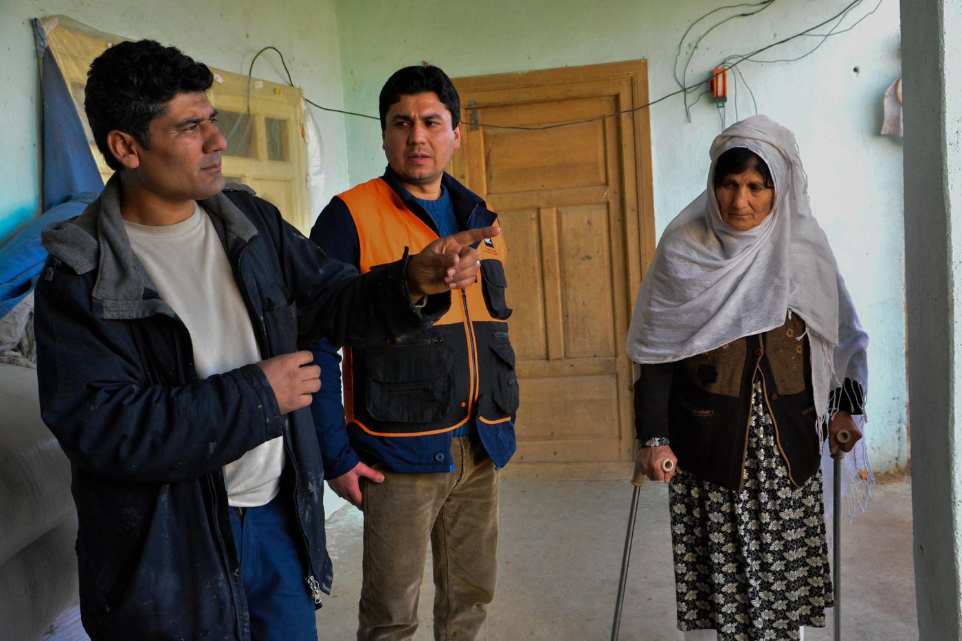 Emergency team leader for Norwegian Refugee Council Muhammad Babur meets with an internally displaced family in Maimana city, Faryab, Afghanistan.
Muhammad Asef is from Qaratana village in Almar, but the family fled to Maimana city after a nearby Qara Ghawili village was captured by Taliban on January 2nd.
Up to 1,800 families are estimated to have been displaced from Qara Ghawili village since January first, as armed opposition forces advanced further through Faryab Province.
Muhammad Asef with his kids fled Qaratana village in Almar District around ten days ago when the local commanders were fighting each others. Babu Jan, 65, Muhammad Asef’s mother and five other family women left their village when armed opposition captured a nearby village.
Conflict displacement has increased almost exponentially over the past five years; estimates indicate nearly 600,000 persons were internally displaced due to conflict over 2016 in Afghanistan. Photo: NRC/Enayatullah Azad
