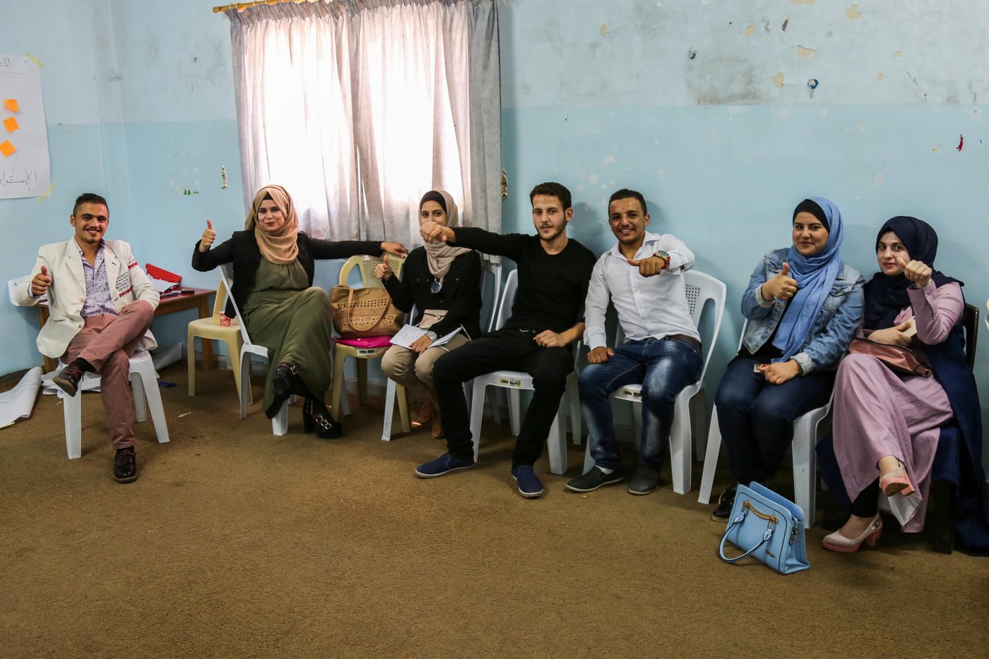This is where they wait, hoping for their small projects to see the light. The participants sit together and start talking about how they did at the presentation. They even discuss the future of their initiatives. “Itis nerve wrecking,” says Mohammed, one of the male participants. “I really want our project to be selected., I’m sure we can make it better and bigger. The community needs it!”
Photo: Hassan Hijazi/NRC