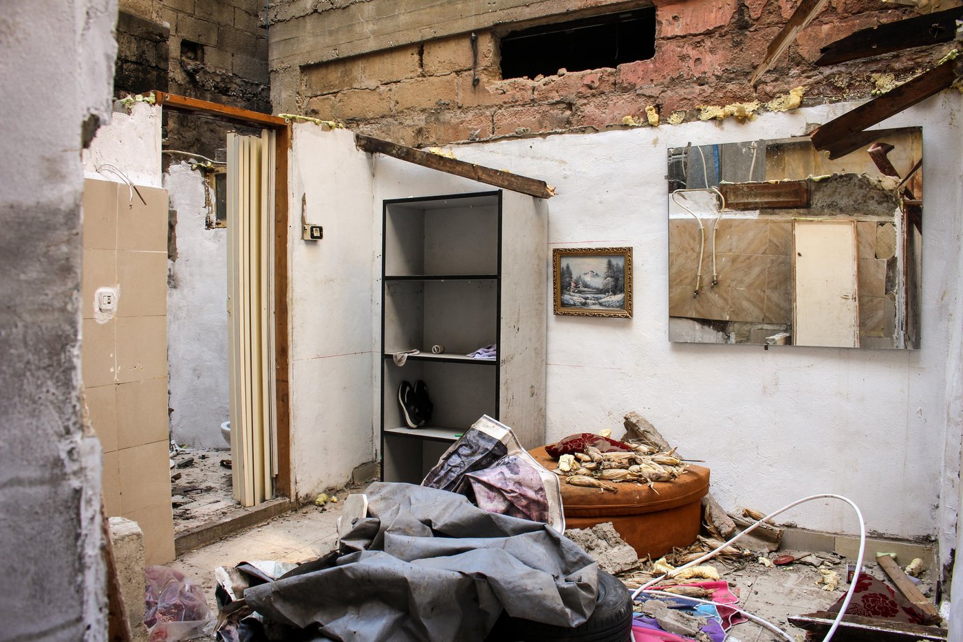 This is one of the homes that were totally damaged in Karantina, one of the most affected areas by the explosion in Beirut. The majority of the population is made of extremely poor Lebanese, refugees and migrant workers who were already struggling to make ends meet before the explosion. will be repairing damaged homes through its emergency response.
Photo: Racha El Daoi/NRC