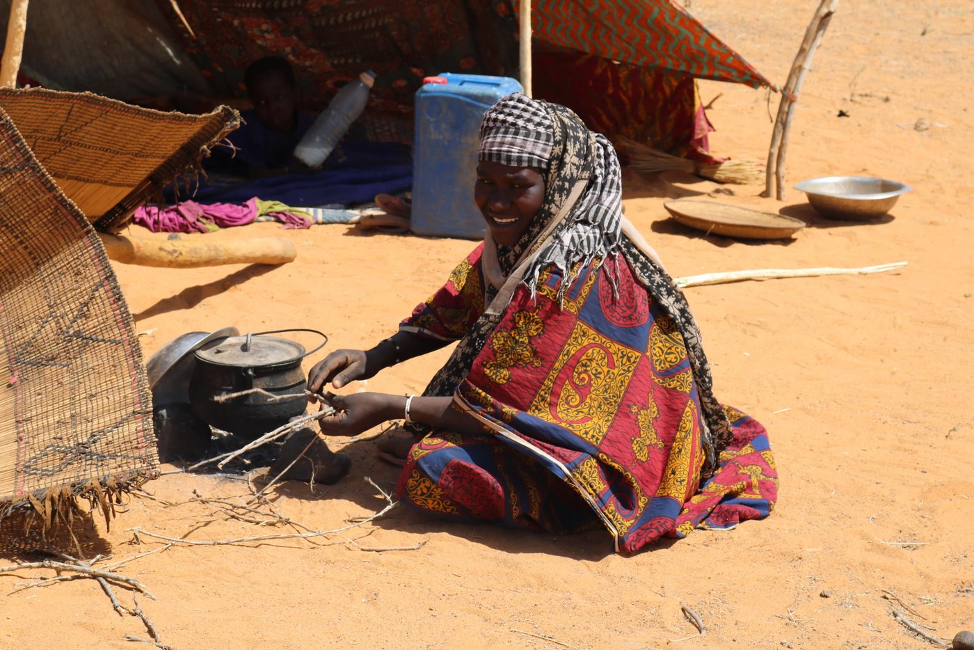 Nafy fled military operations in the south of N'tillit. A night after a loud bang, Nafy and her husband dispersed. Nafy could only bring her two children with her.
Photo: @Mahamadou Abdourhamane_NRC