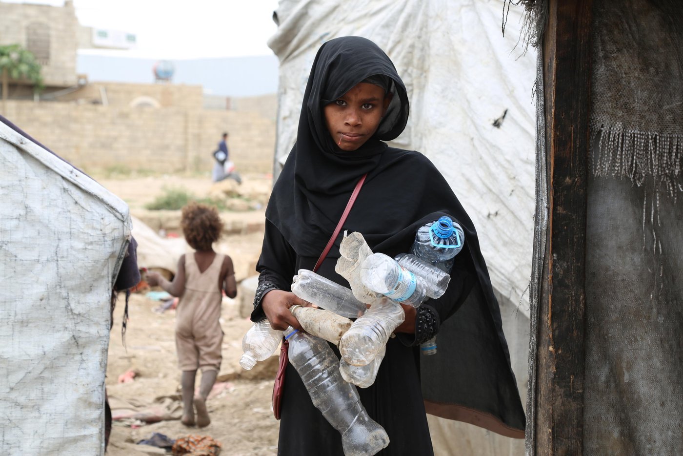 Aboos Faisal, 13, depends on collecting plastic bottles and selling them to recycling factories to eke out a decent living for her family.
Photo: Nasser Abdulkareem/NRC