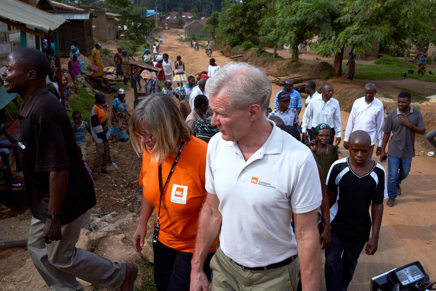 Jan Egeland and Ulrika Blom, Country Director NRC DRC in Beni, North Kivu.
Only two months into 2018, and North Kivu province is returning as a hotspot in the crisis. A resurgence of inter-communal fighting and violent clashes between armed groups caused a dangerous spike in displacement in 2017. Some 1.2 million people are now displaced in the province – the highest number in any area in the country.
“Despite the resurgence of violence in North Kivu, critical funding is being pulled out of the province and into other areas, deemed by the UN as higher priority. Aid agencies are forced to juggle dwindling resources. It’s a life-threatening lottery on who wins and who loses – with lethal stakes. Areas that lose face sickness, disease and ultimately death,” said Egeland.
“The priority for DRC is a massive scale-up of funding and of aid workers in conflict areas, including North Kivu. Otherwise, the humanitarian community won’t be able to cope and will face certain calamity. We are already overwhelmed by what feels like a continent of crises, and we as humanitarians are so few and with no means to help.