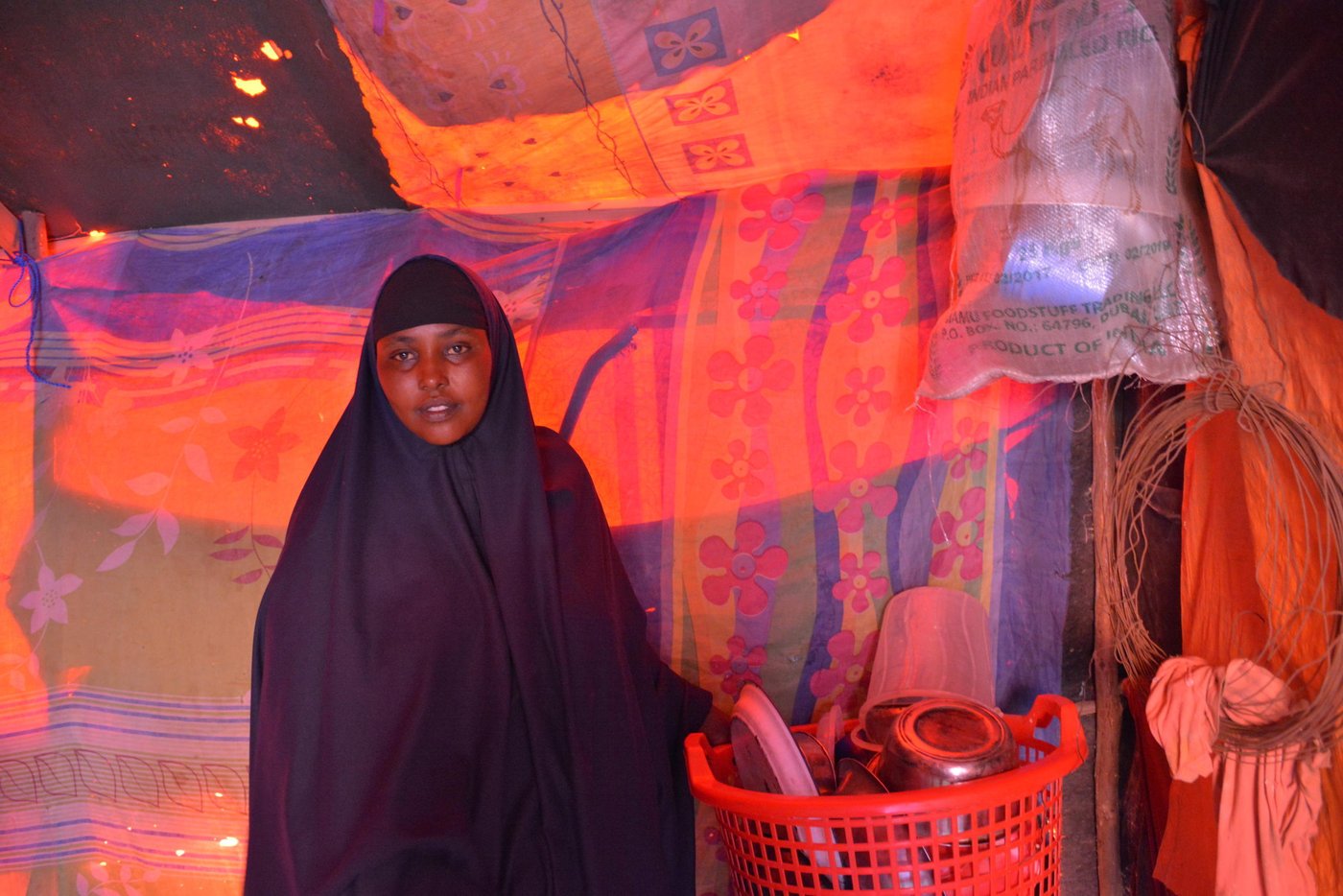 Asha Hussein is a mother of four children, aged between four and ten years. She is 35 years old. She has spent the last eight months living in the outskirts of Mogadishu. She used to live in Kontuwarey in the Lower Shabelle Region as an agro-pastoralist, cultivating a one-hectare farm as well as keeping domestic animals. But the drought took away all her animals, 15 cows and 20 goats. They all died from starvation. Her crops also dried up and died. Water became scarce. Boreholes and wells dried up. All her survival options dwindled. She is no longer with her husband, and she could not stay in the village any longer.
In Mogadishu, she lives in a tent house and survives on a cash program that enables her to afford basic necessities from the local market. In Mogadishu, spaghetti is a common food. Somalis have a common past with the old Italian colonial administration. Asha's children enjoy spaghetti. She spends most of her food budget on spaghetti and meat products. Photo: NRC/Nashon Tado