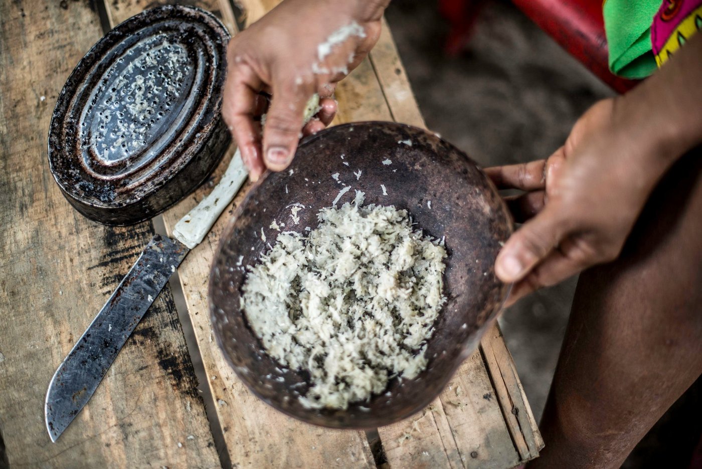 The Embera people decorate their bodies with beautiful patterns using body paint. The paint is made from the juice of a fruit called "jaqua" mixed with soot to make it black. If you let is set for longer, the fruit juice will have a darker colour. 

In October 2017, more than 1,0000 people fled to the village of Catrú in Colombia's Chocó region. 

"They came because they feared that more people would be killed," says one of the community leaders in Catrú, home to the indigenous Embera people. 

The Pacific region, particularly Chocó, has become a battleground for clashes between the National Liberation Army (ELN) and another armed group. Indigenous and Afro-Colombian communities have been disproportionally affected. Seven out of ten people displaced this year come from these communities. 

In many areas previously controlled by FARC, armed conflict is still ongoing. In some areas, the fighting has increased since FARC laid down their weapons, as armed groups are attempting to take control over strategic areas, natural resources and important drug routes. In many places, paramilitary groups have moved in, causing increased fear among the population. Violence has increased throughout the country, as has the number of local leaders being murdered.

The Norwegian Refugee Council (NRC) has been present in Colombia since 1991. In Chocó, we inform indigenous groups about their rights and provide legal aid in questions relating to land rights and compensation after having been forced to flee. In Catrú we help make sure that children get to go to school, and provide clean water to the community.


Photo: Ana Karina Delgado Diaz/NRC