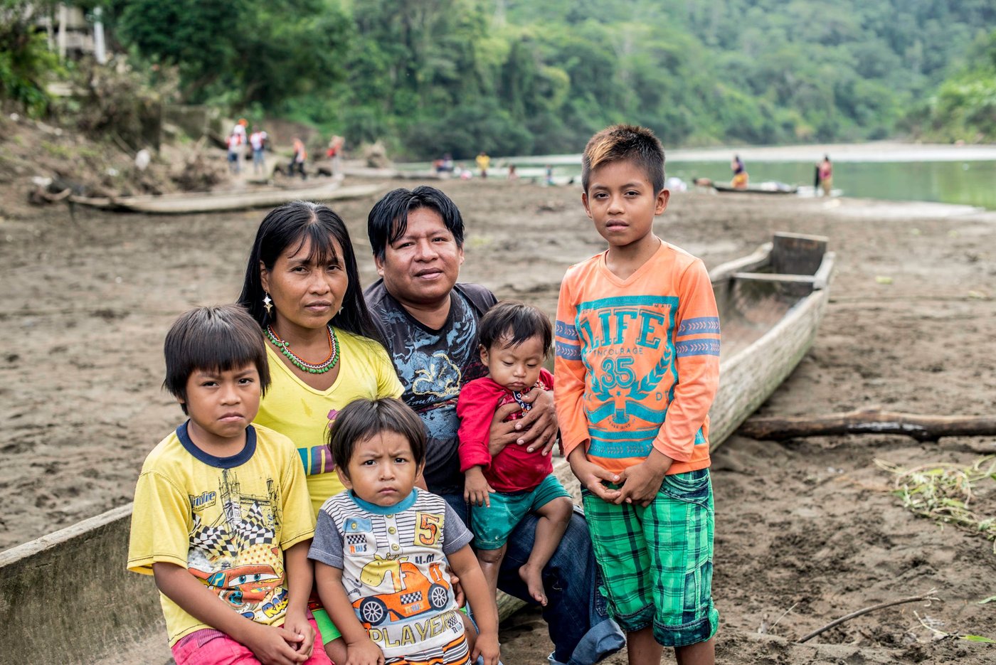 Melida Isabaré Papelito, her husband Anancio Roja and their children.

In October 2017, Melida Isabaré Papelito, 36,  fled with her husband and children from their home to the village of Catrú in Colombia’s Chocó region. The thirty-six-year-old woman is part of the indigenous group Embera and in October 2017, one of their community leaders was killed by an armed group.

"I hope we can get help to survive," says Melida.

Her people have lived in this area for generations. Over the years, they have been displaced several times. 

In October 2017, more than 1,0000 people fled to the village of Catrú in Colombia's Chocó region. 

"They came because they feared that more people would be killed," says one of the community leaders in Catrú, home to the indigenous Embera people. 

The Pacific region, particularly Chocó, has become a battleground for clashes between the National Liberation Army (ELN) and another armed group. Indigenous and Afro-Colombian communities have been disproportionally affected. Seven out of ten people displaced this year come from these communities. 

In many areas previously controlled by FARC, armed conflict is still ongoing. In some areas, the fighting has increased since FARC laid down their weapons, as armed groups are attempting to take control over strategic areas, natural resources and important drug routes. In many places, paramilitary groups have moved in, causing increased fear among the population. Violence has increased throughout the country, as has the number of local leaders being murdered.

The Norwegian Refugee Council (NRC) has been present in Colombia since 1991. In Chocó, we inform indigenous groups about their rights and provide legal aid in questions relating to land rights and compensation after having been forced to flee. In Catrú we help make sure that children get to go to school, and provide clean water to the community.


Photo: Ana Karina Delgado Diaz/NRC