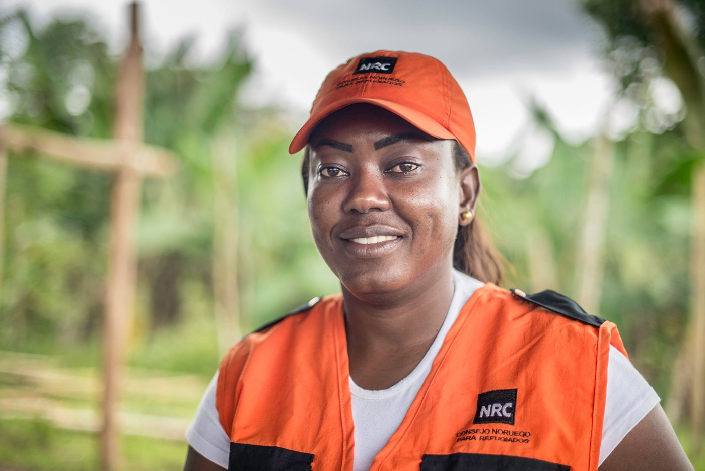 Judith Palacios works with legal counselling in NRC.
In October 2017, more than 1,0000 people fled to the village of Catrú in Colombia's Chocó region.
"They came because they feared that more people would be killed," says one of the community leaders in Catrú, home to the indigenous Embera people.
The Pacific region, particularly Chocó, has become a battleground for clashes between the National Liberation Army (ELN) and another armed group. Indigenous and Afro-Colombian communities have been disproportionally affected. Seven out of ten people displaced this year come from these communities.
In many areas previously controlled by FARC, armed conflict is still ongoing. In some areas, the fighting has increased since FARC laid down their weapons, as armed groups are attempting to take control over strategic areas, natural resources and important drug routes. In many places, paramilitary groups have moved in, causing increased fear among the population. Violence has increased throughout the country, as has the number of local leaders being murdered.
The Norwegian Refugee Council (NRC) has been present in Colombia since 1991. In Chocó, we inform indigenous groups about their rights and provide legal aid in questions relating to land rights and compensation after having been forced to flee. In Catrú we help make sure that children get to go to school, and provide clean water to the community.
Photo: Ana Karina Delgado Diaz/NRC