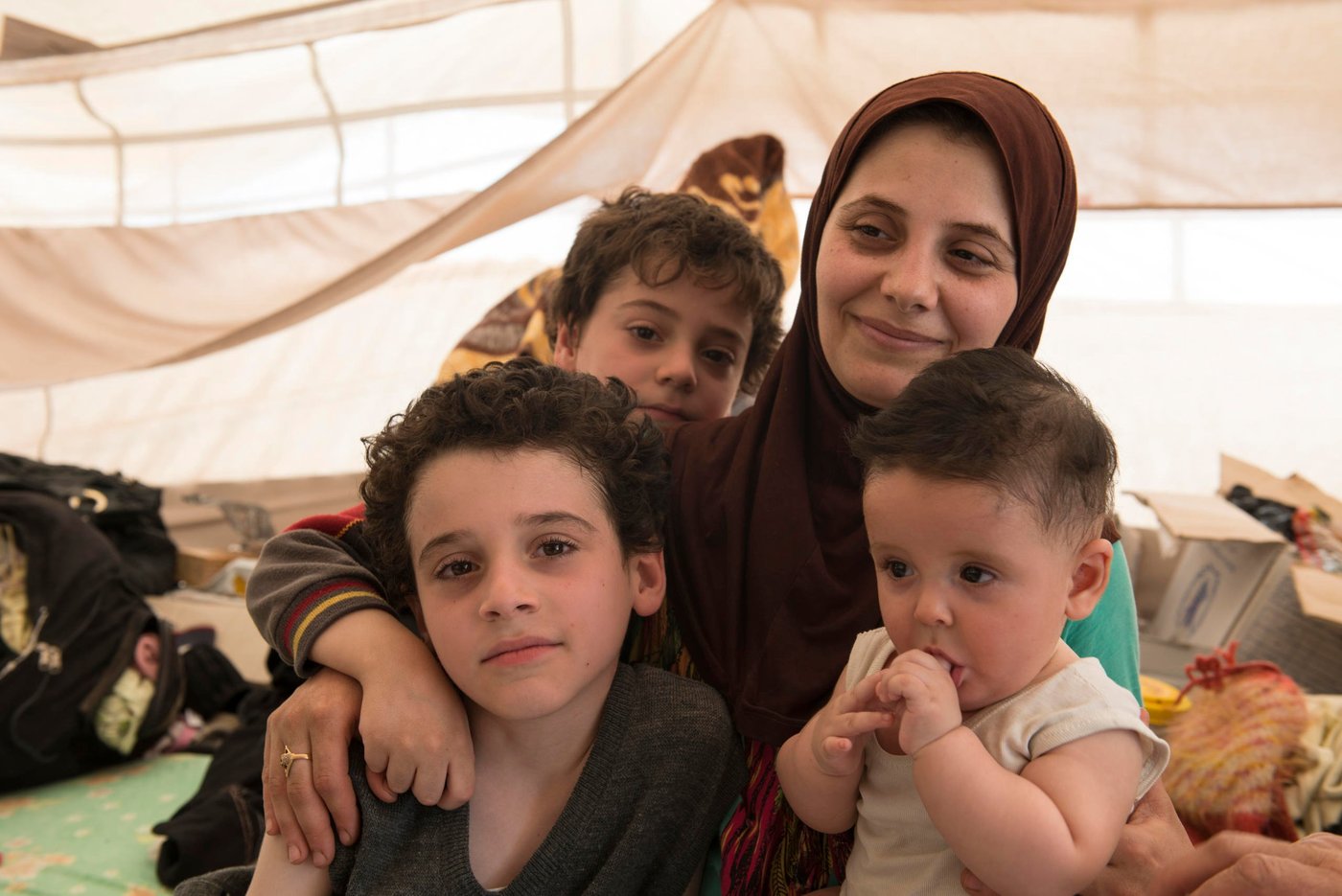 Four members of a family of family who fled Al Qua'im, Anbar, at the beginning of October ahead of a military operation to retake the area from ISIS.
"My husband is handicapped and I moved with four children. My husband has steel rods in his leg because he was hit by an airstrike," she said. They paid up to USD400 to smugglers to flee.
Over 10,000 have arrived to displacement camps close to Ramadi, Anbar province, since the beginning of October according to the Norwegian Refugee Council (NRC), who provides emergency aid to these people.
Melany Markham/NRC October 2017