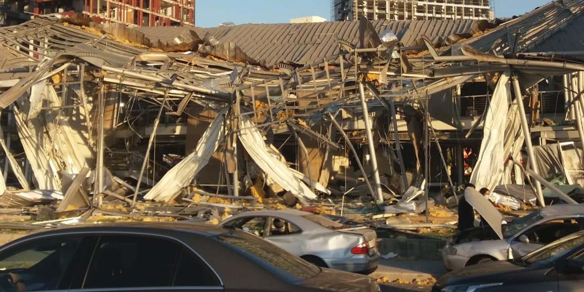 Devastated buildings and cars after the explosions in Beirut, August 2020. (Photo: Racha El Daoi/NRC)
