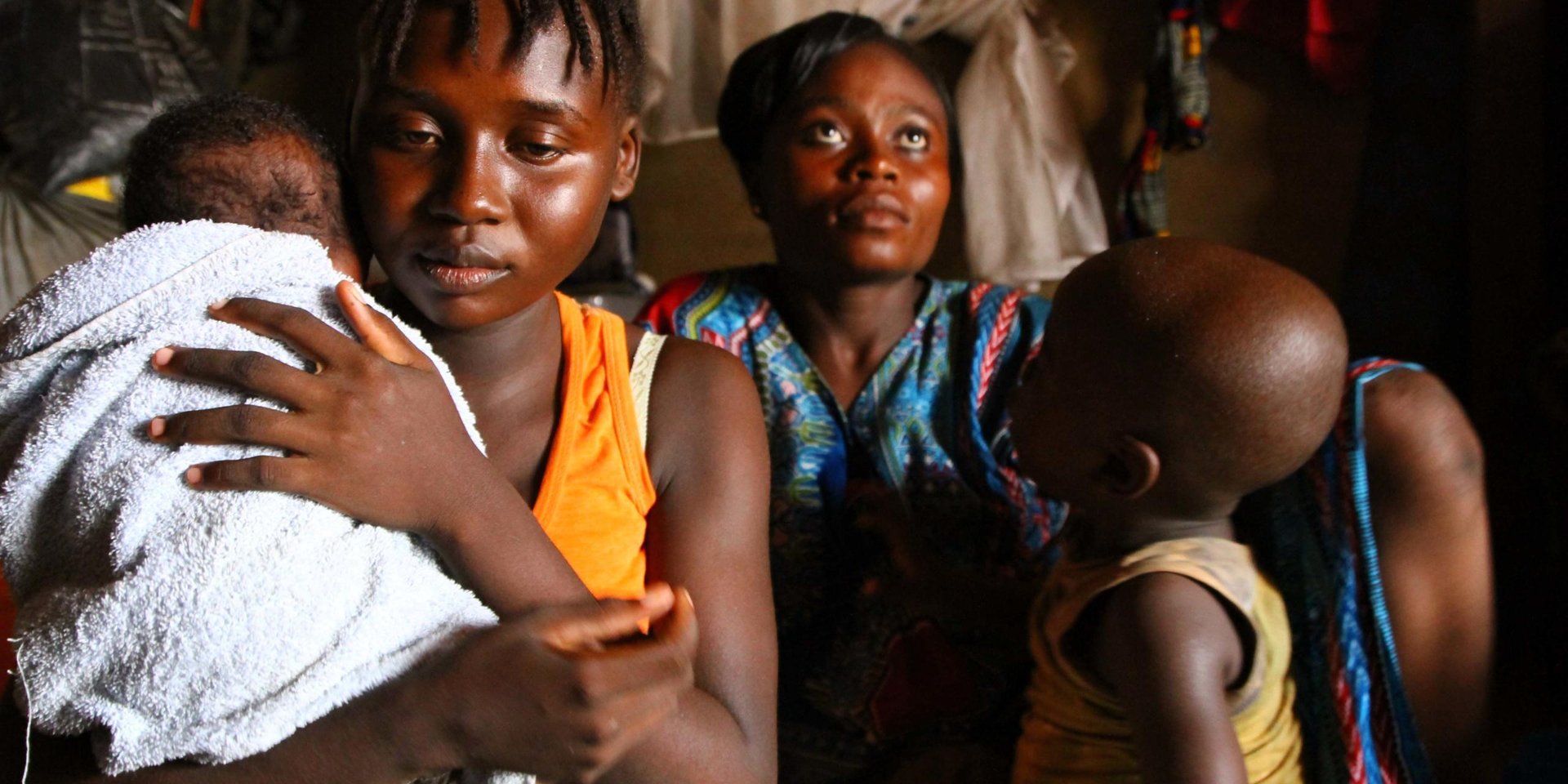 Matindi-Sephora is 19 years old. She had to flee from Kaga Bandoro IDP camp, where she lived for three years, one month ago, after a Seleka attack which killed 37 people. She traveled to Bangui while she was pregnant. Her daughter, Elvira, borned just after her arrival. She was with her sister Mireille, 20 and her son Dieudonné. They would like to go back to Kaga Bandoro but they don't have money and it's difficult to them to be integrated in Ben Zvi IDP camp where 2,000 people are living for three years.
With the number of people food insecure almost doubling in the last year and other humanitarian needs still immense, the humanitarian situation in the Central African Republic (CAR) is getting worse, not better. Some 2.3 million people rely on humanitarian assistance – half the country’s population. An estimated 2 million people are food insecure, compared with 1.2 million people in 2016.
Date: 7 November 2016
Photo credit: NRC/ Edouard Dropsy