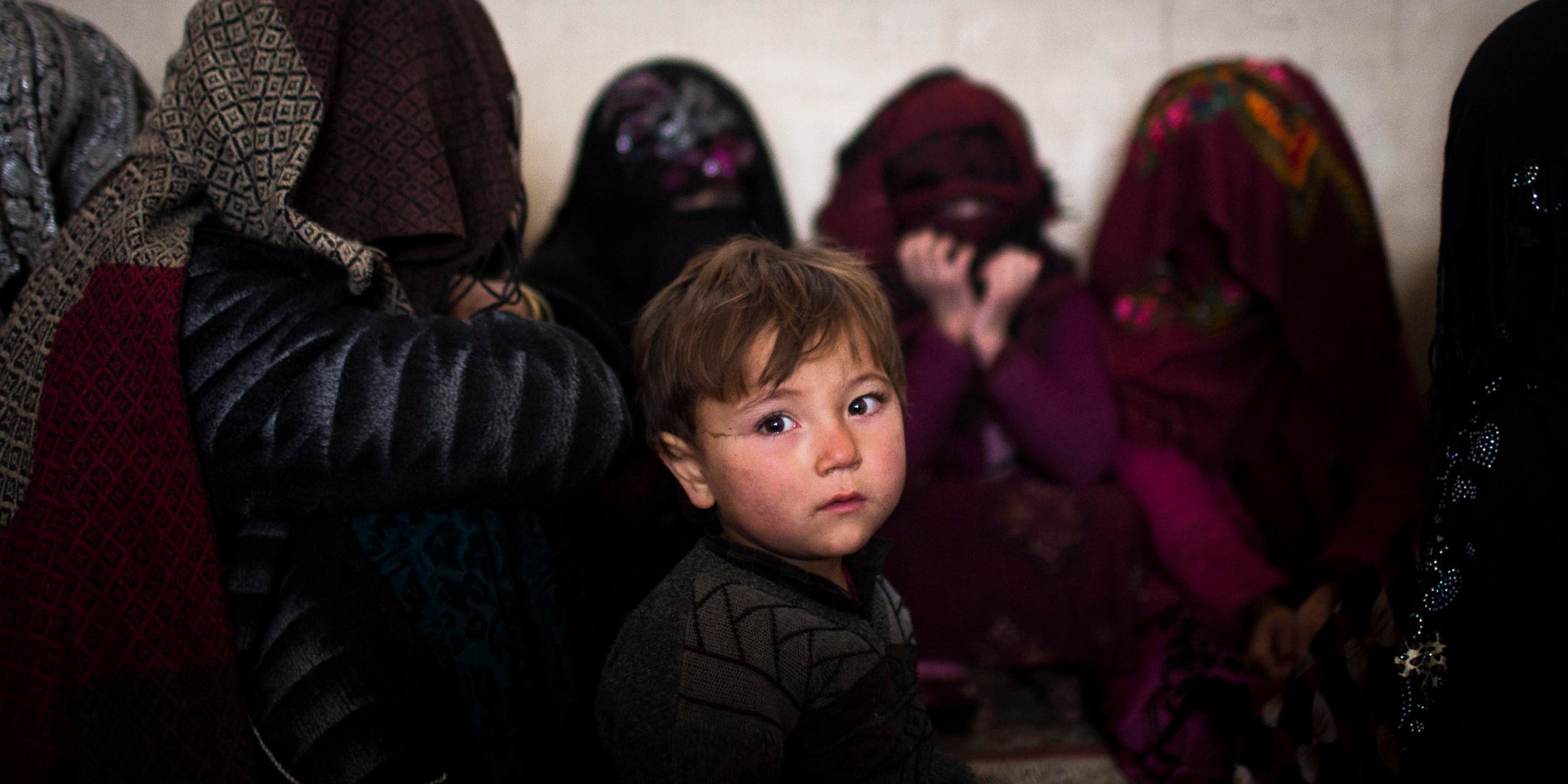Aminullah, 3, and his family had to flee their home in Jelgelda (Faryab) after heavy fighting broke out four days ago. Now they live in a small unheated room on the outskirts of provincial capital Maimana. After having assessed their situation, NRC will start providing assistance in coming days. Photo: NRC/Jim Huylebroek