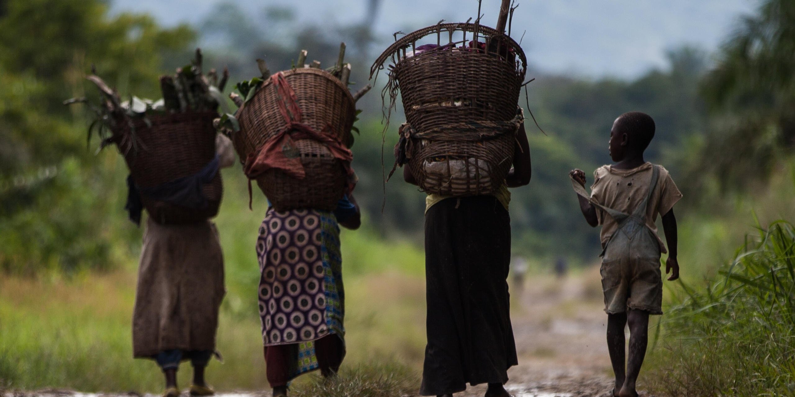 A child accompanies his mother, and two other women, to the field in DR Congo. 
(Photo: NRC/Vincent Tremeau)