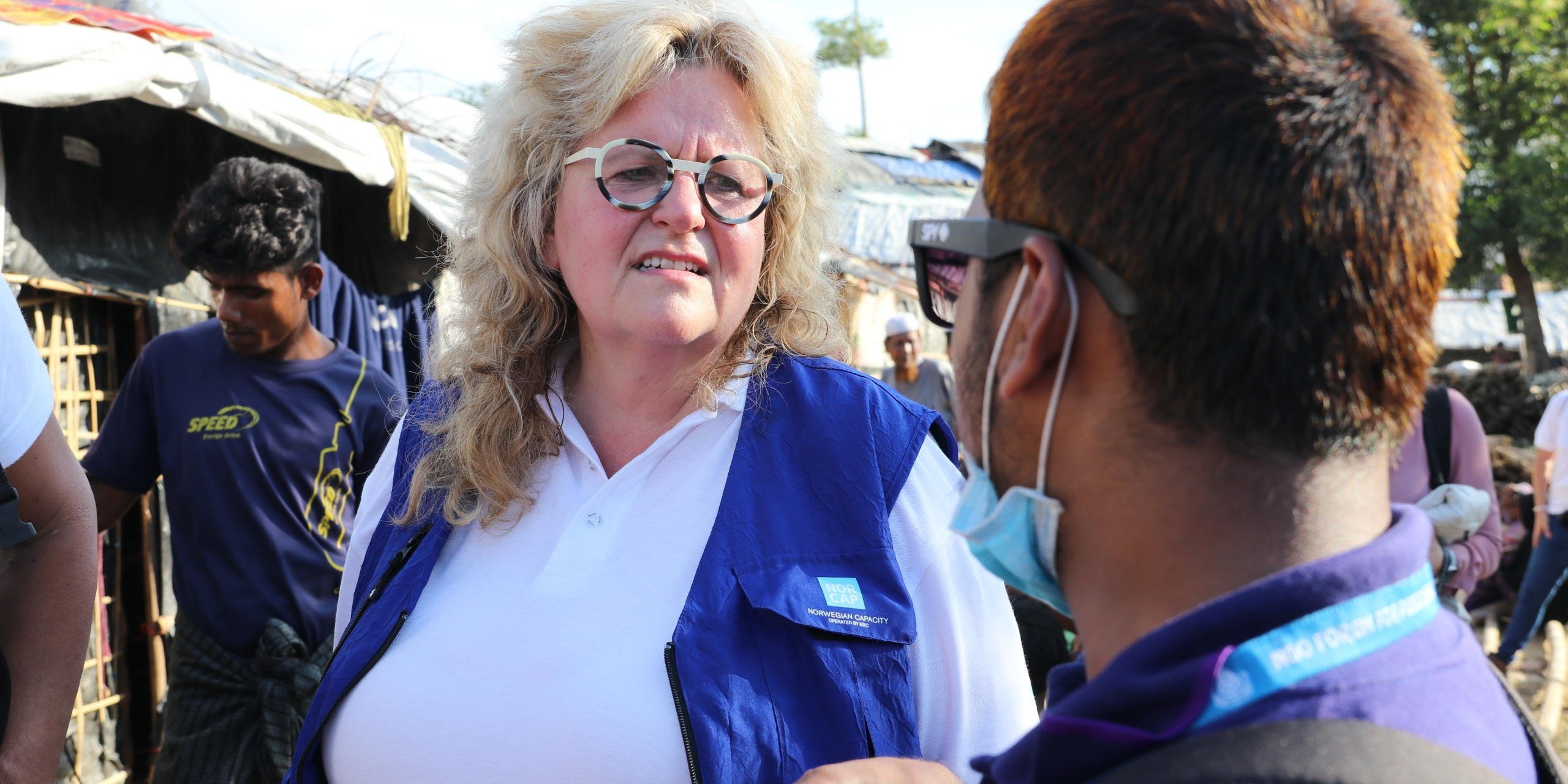 NORCAP Executive Director, Benedicte Giaever, talking to a local aid worker in the world's biggest refugee camp, in Cox's Bazar, Bangladesh. (Photo: Ingrid Prestetun/NRC)