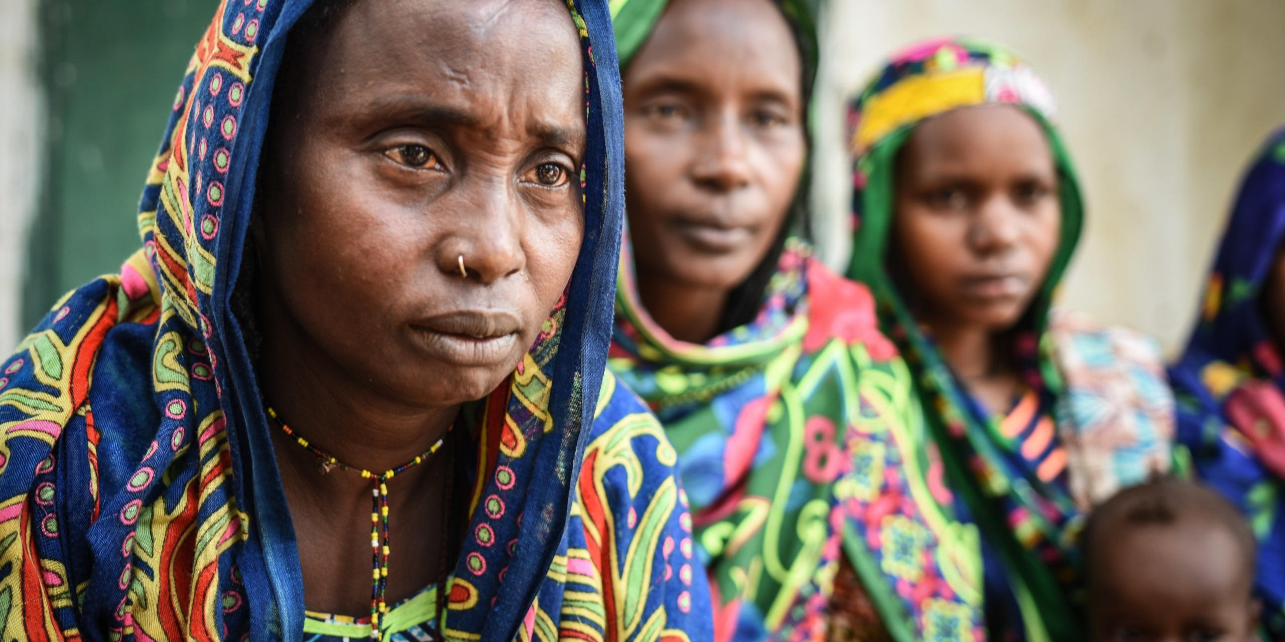Miamona fled to Gara Amou, where she and eight other women are sleeping in a building, where one of the people from the host community has been generous to let them stay.
Quotes:
"I spent four months from I fled Bambari to I arrived here in Amou.
I did not eat and I had no shoes – until I arrived to Amou.
During Ramadan I was not even eating. I was just walking. Until I arrived in Amou.
I fled the war and I walked for four months through the bush.
I heared the sound of weapons. That was why I fled into the bush.
The war. It was between the muslim groups and the army.
Due to this war, people die,
we are in the bush and I have suffered too much.
We fled together with the others. I went with my family.
We marched in lines all the way to Amou.
I was afraid. I was afraid."
Why?
"Because people were killed.
Even if I had nothing, since I arrived here in Amou, I have eaten well.
When I went out without shoes, there was a kind person who even gave me her shoes.
Even these clothes. It was she who gave them to me.
It is that lady who helped me.
I have a better life in Amou. My life is better.
I cannot leave. I want to stay.
Even during Ramadan we were not eating.
It is the hunger which is tiring. The hunger killed one person. He had nothing to eat.
We have no clothes, and no shoes. Look at my feet.
I fled to get here. Look at me. I suffered too much in the bush.
I fled ex-Seleka – because of the killings. I could not wait, or they would have killed me.
When I hear these armed groups talk, I cannot support it. It is why I fled.
When I heard the battles, I fled into the bush.
I walked in the bush in the rain.
Sometime we only had a piece of clothes to cover us from the rain.
I slept on the ground. Everybody were in the bush and we slept on the ground.
When you see that. It is not just one person. And in the bush we ate the fruits from the trees.
When I came to Amou – I felt good.
It is the person who hosts me who has given me everything. They have given me food and sometimes she invites me to come to the field.
Sometimes I have nothing to eat. It is difficult. I have no money.
For the future, I hope to have a house of my own, because here I live with a host family.
In the bush there were too much suffering.
Those who still are there should come here. For there is peace here.
As a mother, it is difficult. I have no clothes, no shoes and no food to give to my children.
When you see your children having nothing to eat, it is really sad.
If we have peace, everyone can get out of the bush to be together with each other. "
Between the end of 2016 and the end of 2017 more than 2000 people from the Peuhl community have come to Gara Amou outside Sibut, where they are living in peace with the mostly Christian host community. Many are newly displaced from areas around Kaga Bandoro and Batangafo. NRC's emergency assistance team has distributed hygiene kits and kitchen utensils to the newly displaced people in the village, some returnees and members of the host community. Photo: NRC/Tiril Skarstein