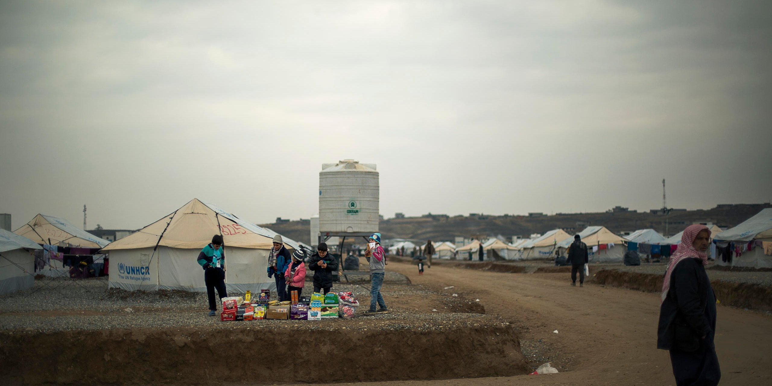 Newly displaced people from Mosul and surrounding areas in Hasan Sham camp where NRC is present providing emergency aid such as food parcels, water and hygiene kits in addition to school support and safe spaces for children.
Photo: NRC/Hussein Amri