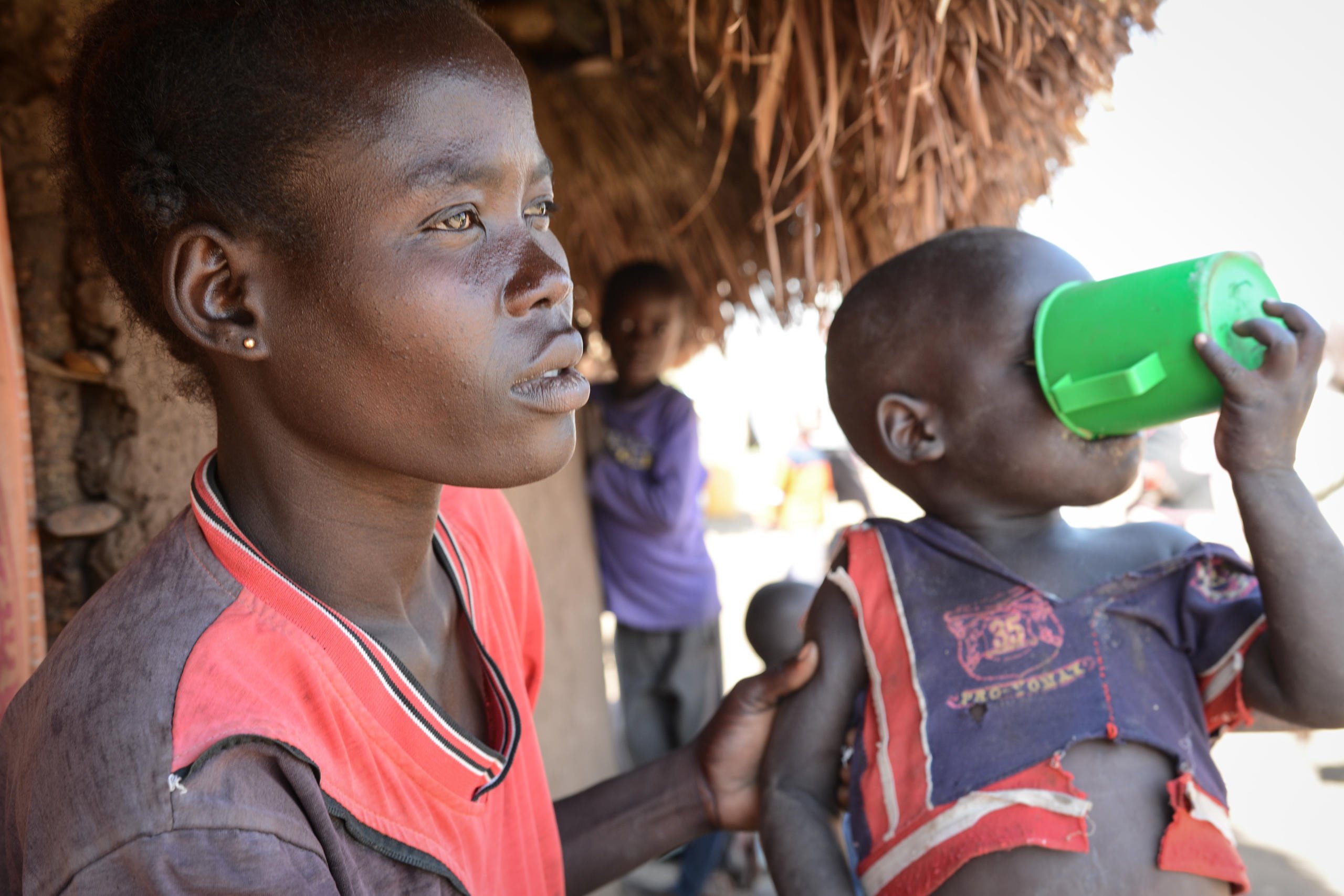 Mafero Lilian lost her husband in the war in South Sudan last year. Now she has been able to bring Junia Masad (2) and four other children to safety in Uganda.
“Staying here is fine. We are safe and the Ugandans are very welcoming,” Mafero says.
She hopes to be able to set up a small business, so that she can get some necessary household items that she would otherwise not be able to buy.
“I hope we can get some support to be able to start making an income, so that we can depend on ourselves, and not the humanitarian assistance, in the future. That would be much better,” she explains.
Photo: NRC/Tiril Skarstein
