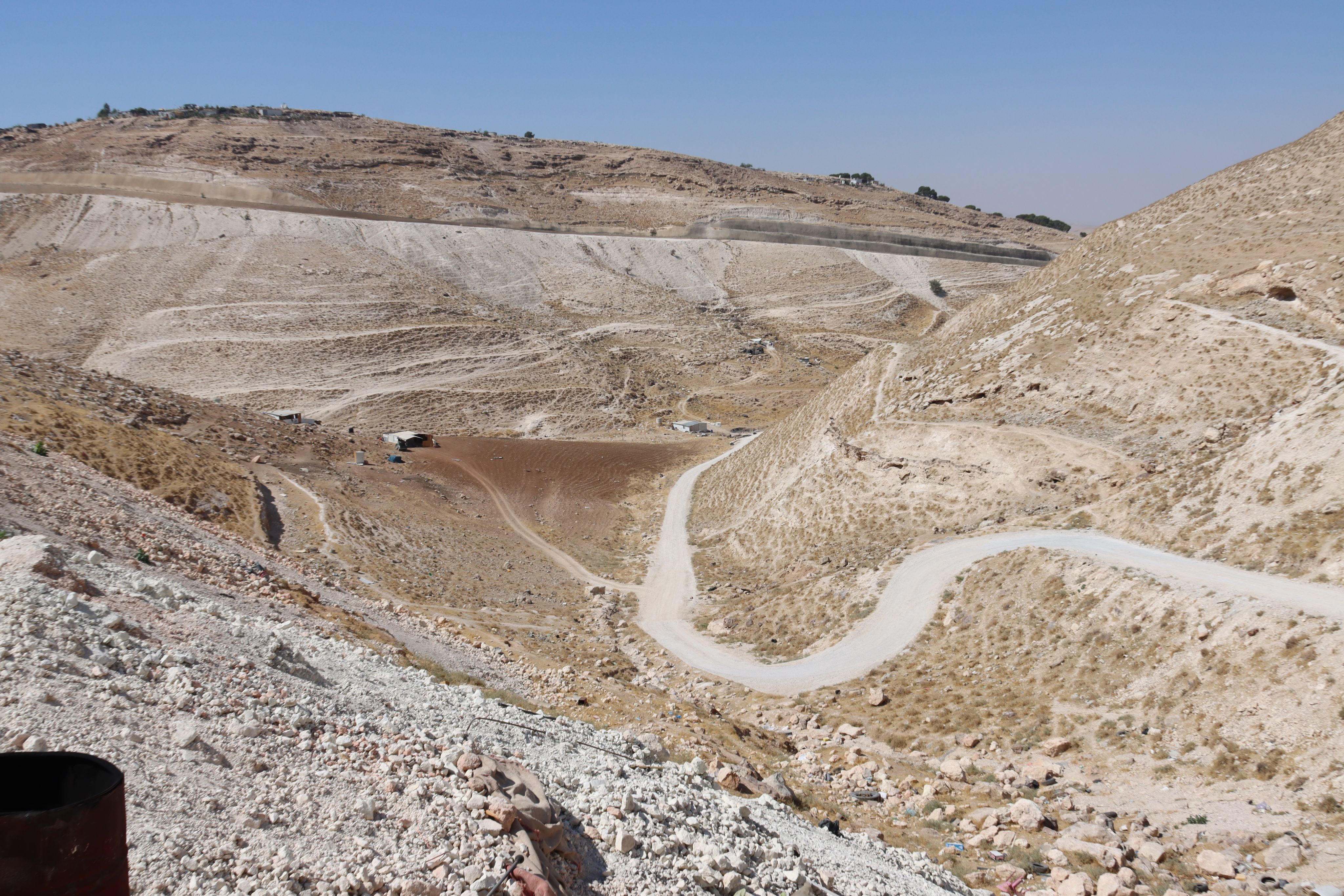A dry hilly road.