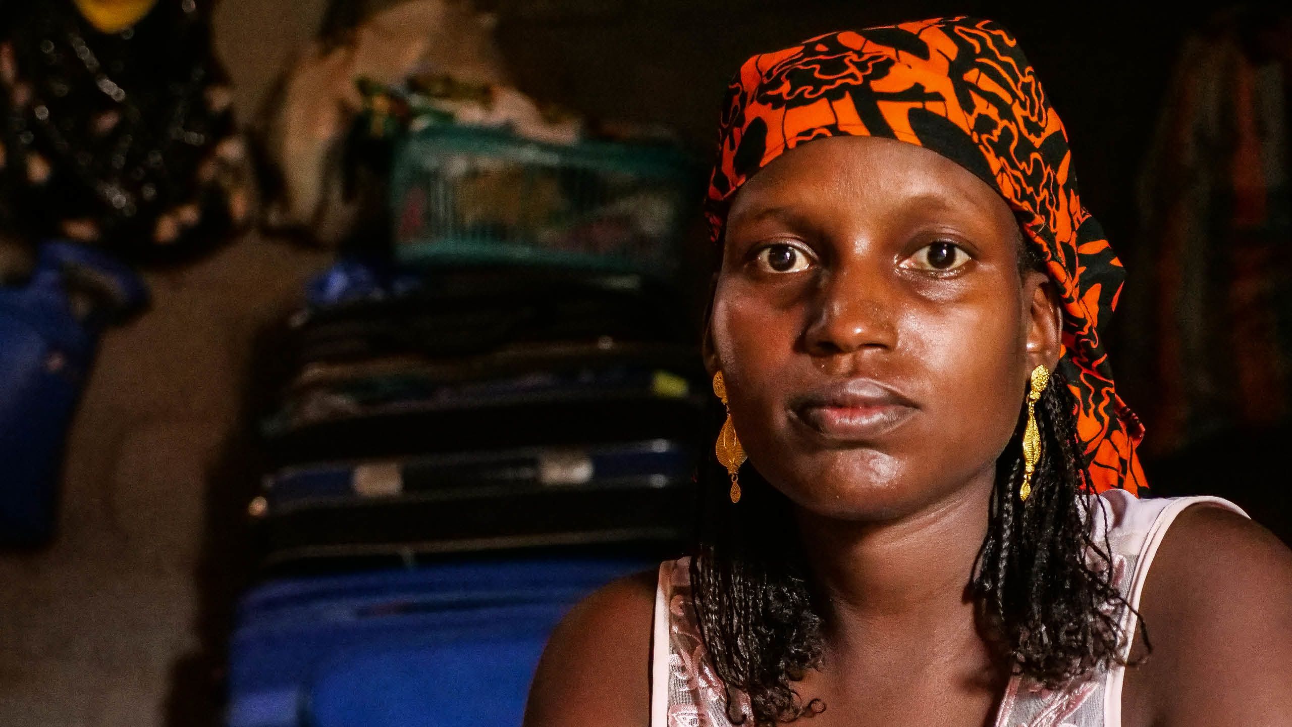 Fadimatou inside her home. Photo: Itunu Kuku/NRC